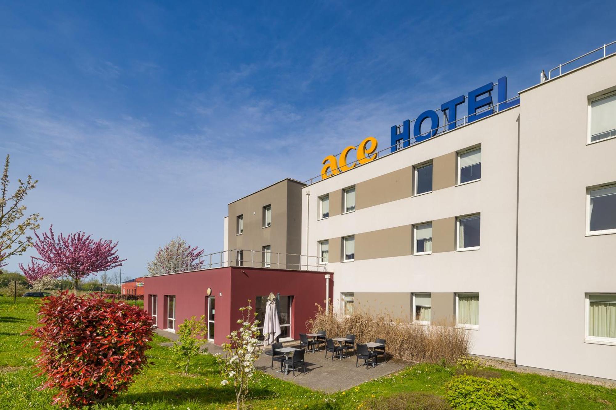 Ace Troyes 3*